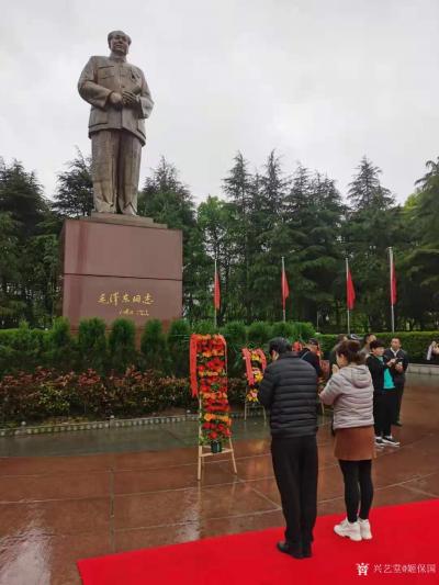 姬保国日记-辛丑年清明节行草录毛主席沁园春.雪，并自做小诗一首：
清明云湧韶山峰，
雨亦【图2】