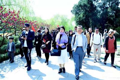 罗树辉收藏-4月7日至8日，受邀参加“扬州世界园林博览会暨全国书画名家作品邀请展”。这次活动【图8】