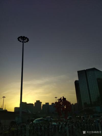 杨牧青日记-五四·京郊行吟·乘带着清晨的一缕阳光，吞吐着清晨的清气而行！
阵阵清风习习起，【图2】