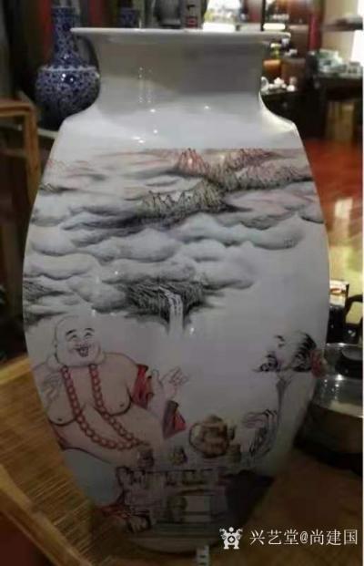 尚建国日记-大自在弥勒佛绘画在瓷器上，又是别有一番神韵。
清晨喜鹊鸣枝头，提醒我们善待生命【图3】