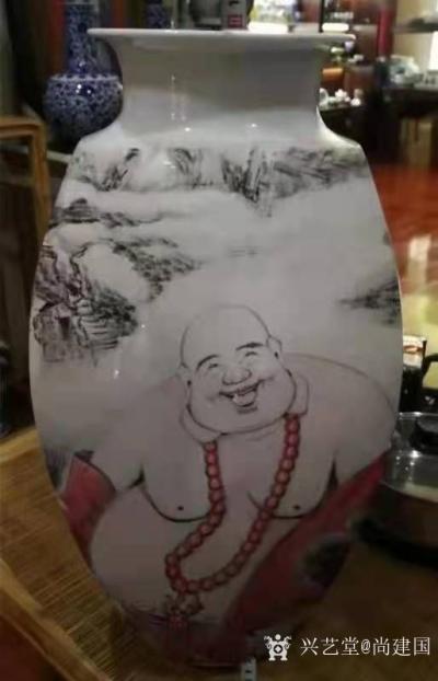 尚建国日记-大自在弥勒佛绘画在瓷器上，又是别有一番神韵。
清晨喜鹊鸣枝头，提醒我们善待生命【图5】