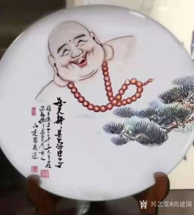 尚建国日记-大自在弥勒佛绘画在瓷器上，又是别有一番神韵。
清晨喜鹊鸣枝头，提醒我们善待生命【图8】