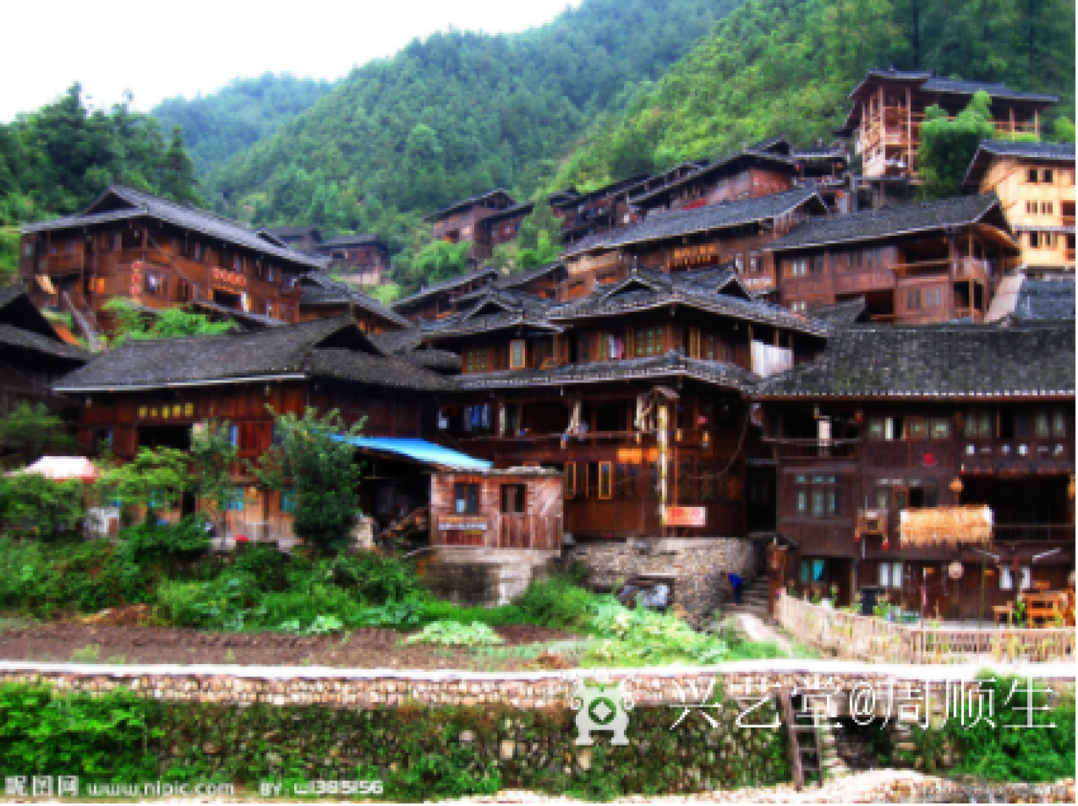 周顺生国画作品《小六尺苗寨秋山图欣赏》【图0】