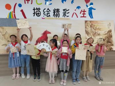 孙传海生活-和孩子们在一起其实也是对自己心灵的净化的过程，吸取＂纯真”气息的过程。
  绘【图1】