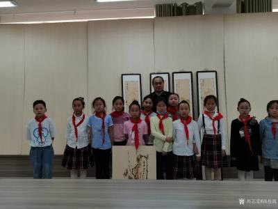 孙传海生活-和孩子们在一起其实也是对自己心灵的净化的过程，吸取＂纯真”气息的过程。
  绘【图2】