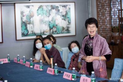 雅涵一一主人凤喜生活-参加北京大骞书画研习社大型厅堂花鸟画实战班研习，圆明园写生等留影。
还有甘肃临【图5】