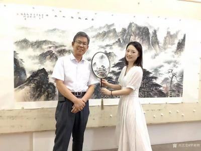 罗树辉生活-海珠区健拓口腔医院院长助理陈小蝶及其夫小李造访我工作室。
广州市海珠区健拓口腔【图1】