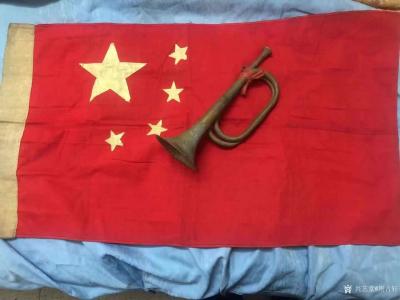 荆古轩收藏-红色收藏:国旗、军号、解放军头盔。
并附诗文拙作：
曾几何中华民族遭受外侵【图2】