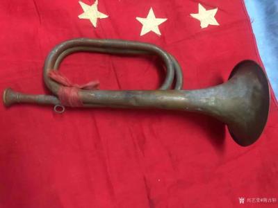 荆古轩收藏-红色收藏:国旗、军号、解放军头盔。
并附诗文拙作：
曾几何中华民族遭受外侵【图6】