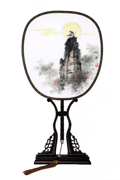 罗树辉日记-国画山水画绢材团扇《听月》南天一柱，蒼松环绕。朗月清风，景物超然。神猴高坐，自在【图2】