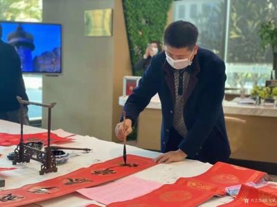 陈文斌生活-开展新春送春联送福活动。年味浓浓。【图1】