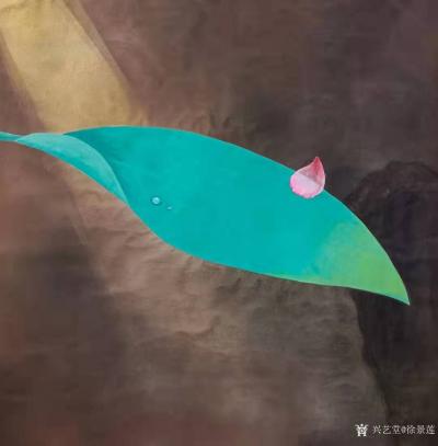 徐景莲日记-绿叶强大的身体接住了最后一片脆弱凋零的花瓣，使她没跌下悬崖。
他要用身上的一滴【图1】