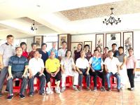 艺术家叶仲桥生活:6月30日上午在我画室与市老干部大学师生一起创作了一张三米长【图0】