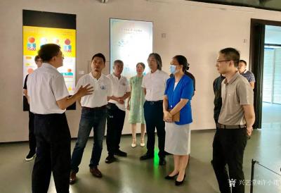 许小雄日记-“广东省美术家协会粤东四市调研座谈会”在潮州美术馆召开。
  为贯彻落实习近平【图3】