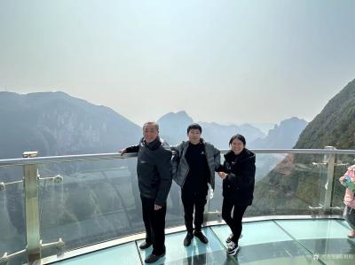 陈祖松生活-高兴游览廊桥【图2】