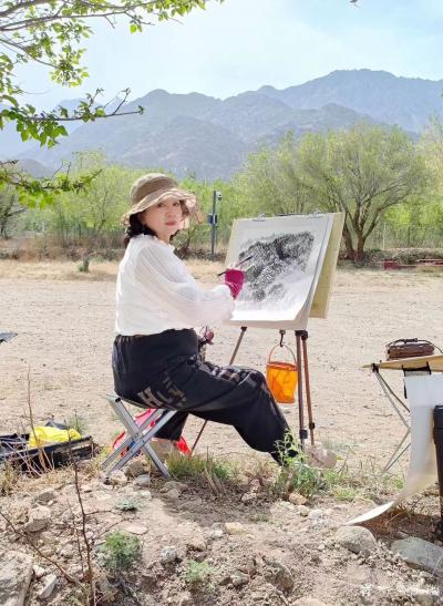 陈秀梅生活-贺兰山角下写生，因为是五一劳动节，旅游的人太多了，上山的路上车堵的都没法走，一到【图2】