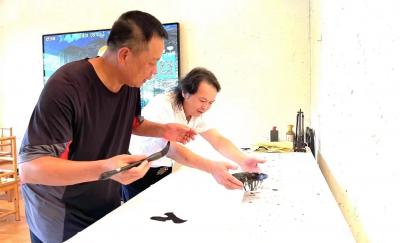 叶仲桥生活-原駐港部队副司令員陈维展将军为我題《仲桥植牡丹》，给我鼓励。【图2】