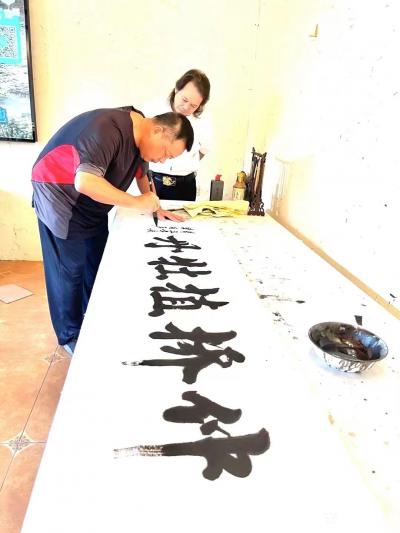 叶仲桥生活-原駐港部队副司令員陈维展将军为我題《仲桥植牡丹》，给我鼓励。【图4】