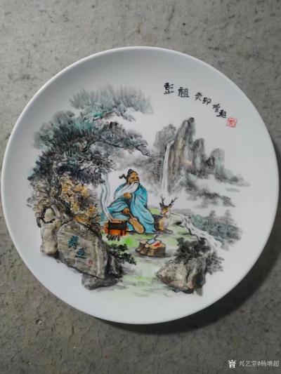 杨增超日记-国画人物山水画瓷盘画系列作品《倒马井印象》《秋风戏马》《龙湖春晓》，杨增超瓷盘画【图5】