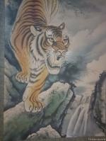 艺术家小鱼有好物日记:猛虎下山图　用墨刻的画，画真的假不了。老虎毛都是一根根硬刺，【图1】