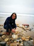 孙传海藏宝-收藏品奇石欣赏，这是从海滩(南海)捡回几块宝石有透光的玉石，【图1】