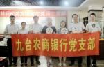 刘永新生活-“庆祝中国共产党建党98周年书画笔会剪纸等活动”。
  为【图4】