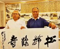 艺术家张近生日记:椰岛雅集乐虎龙
长寿之乡会英雄
有缘他日再相会
笔饱墨【图1】