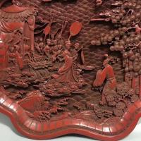 艺术家东方古玩城堡收藏:回流老漆器剔红浮雕人物故事图漆器大盘摆件,尺寸细节如图,喜欢【图0】