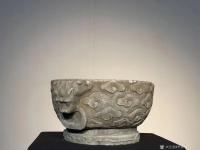 艺术家罗邵华收藏:汉白玉、龙头鱼盆
尺寸:最大直径42、直径36、高20。
【图2】