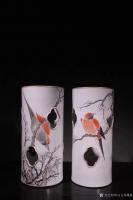 艺术家东方古玩城堡收藏:晚清,浅降彩名家李瑞山款 花鸟开窗帽筒一对、瓷胎洁白,鸡皮釉【图2】