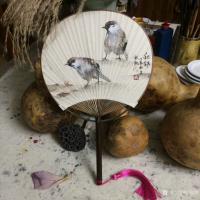 艺术家徐能凯日记:扇面花鸟画《春风何处不花开》
去年在院子里种的葫芦，摘下来【图0】