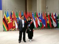 艺术家郭正明荣誉:2018.4.18曰郭正民在敦煌会展中心画展开幕中,图为与著【图1】