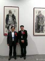 艺术家郭正明荣誉:2018.4.18曰郭正民在敦煌会展中心画展开幕中,图为与著【图3】