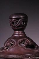 艺术家东方古玩城堡收藏:清代,沉香木雕三足冲天耳炉
此件藏品取名贵沉香为材,料子油【图4】