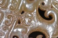 艺术家东方古玩城堡收藏:汉代 青白玉兽纹龙璜佩
长7cm 宽4.8cm 厚0.4c【图5】