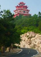 艺术家刘应雄日记:刘应雄常徳采风写生作品-------《太陽山下春常在》。画面【图3】