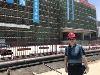 艺术家石广生生活:朝看工地午观画,
来去匆匆走马花。
若得三日无杂事,
【图0】