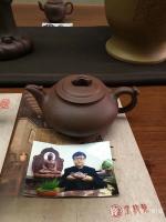 艺术家李明成收藏:紫砂壶《昊昕斋藏品》
包装设计一一龙缘堂
紫砂制作一一张【图2】