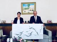 艺术家李尊荣日记:今天广然艺术团队走进了摩洛哥大使馆,大使梅库阿尔先生对中国的【图1】