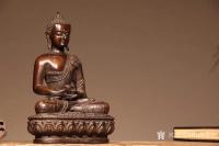 艺术家明清古艺收藏:释迦摩尼•佛
尺寸:高21厘米 材质:紫铜
包浆温润,【图3】