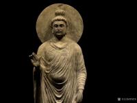 艺术家罗邵华收藏:犍陀罗 印度佛 背光式
尺寸 ;高94宽30// 青石
【图4】