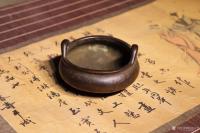 艺术家明清古艺收藏:崇祯——香炉,尺寸直径11高5cm,紫铜。褒奖浑厚,器型典雅【图2】