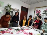 艺术家杨金婷生活:嵩县女子画院的众美女们巧手绘牡丹,一起作画绘出一幅千姿百态牡【图4】