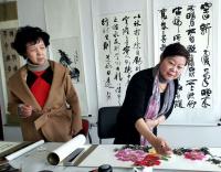 艺术家周居安生活:兰州军创画院新年笔会活动又开始啦,图为画院各位老师去全神贯注【图4】