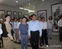 艺术家赵国毅生活:20O8在中国人民政治协商会议大厅举办画展时任全国政协主席贾【图0】