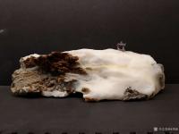 艺术家杨增超收藏:白灵玉原石欣赏《高山积雪》;
白灵玉原石欣赏《年年有鱼》;【图2】