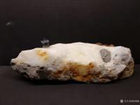 艺术家杨增超收藏:白灵玉原石欣赏《高山积雪》;
白灵玉原石欣赏《年年有鱼》;【图3】