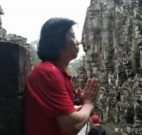 艺术家马培童日记:《与佛陀对话》焦墨画柬埔寨吴哥窟;
创新焦墨刻石皴法,创【图1】