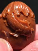 艺术家税小宁日记:纯手工核雕,作品名称《连年有余》‼️‼️ 鱼儿雕刻的栩栩如生【图2】