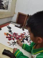 艺术家罗树辉生活:教外孙画红棉花。是完成学校的任务。外孙很聪明，有慧根！很棒！【图4】